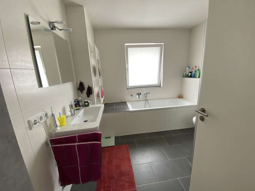 Immobilie in Au in der Hallertau - Attraktive 2-Zimmer-Wohnung mit großem Balkon und zwei Stellplätzen! - Bild 4