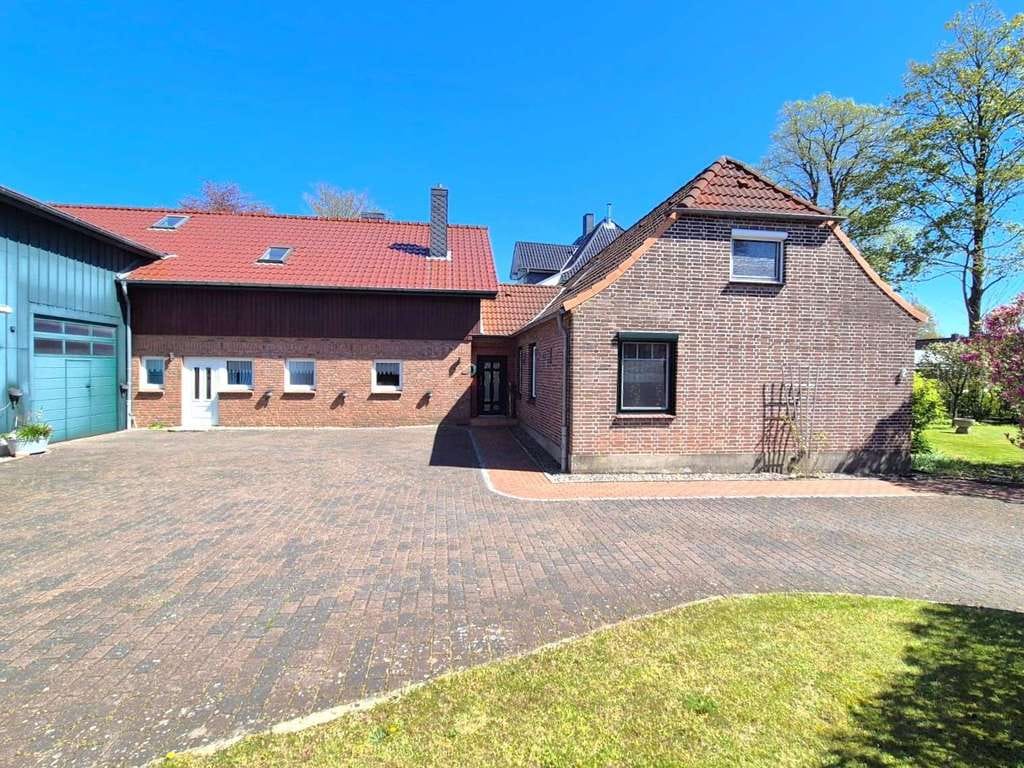 Immobilie in Fockbek - Großes Einfamilienhaus mit Gewerbehalle zentral in Fockbek / Ideal für Handwerk und Handel - Bild 2