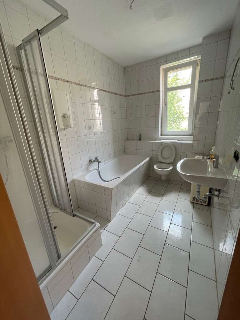 Immobilie in Altenburg - Attraktives Mehrfamilienhaus mit 12 Zimmern über 4 Etagen – ideal für Kapitalanleger! - Bild 0