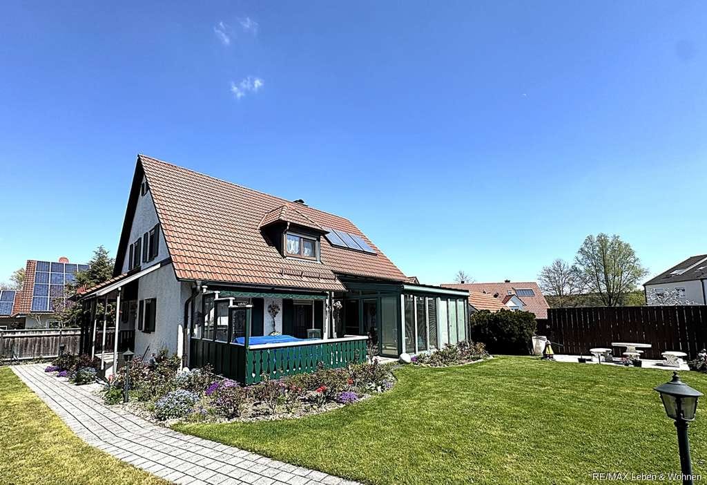 Immobilie in Erdweg - Einfamilienhaus- Familientraum in ruhiger Lage mit Wintergarten / Doppelgarage - Bild 1