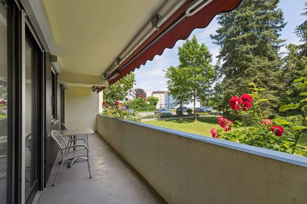 Immobilie in Neuburg an der Donau - Bezugsfreie 2-Zimmer-Wohnung mit überdachtem Balkon, Stellplatz und viel Gestaltungsspielraum - Bild 2