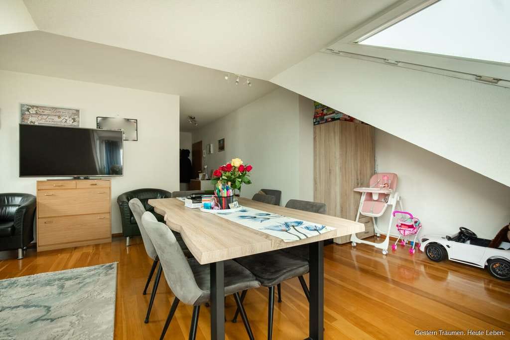 Immobilie in Bollschweil - Helle 3-Zimmer-Dachgeschosswohnung mit Balkon und Grünblick zu verkaufen - Bild 1