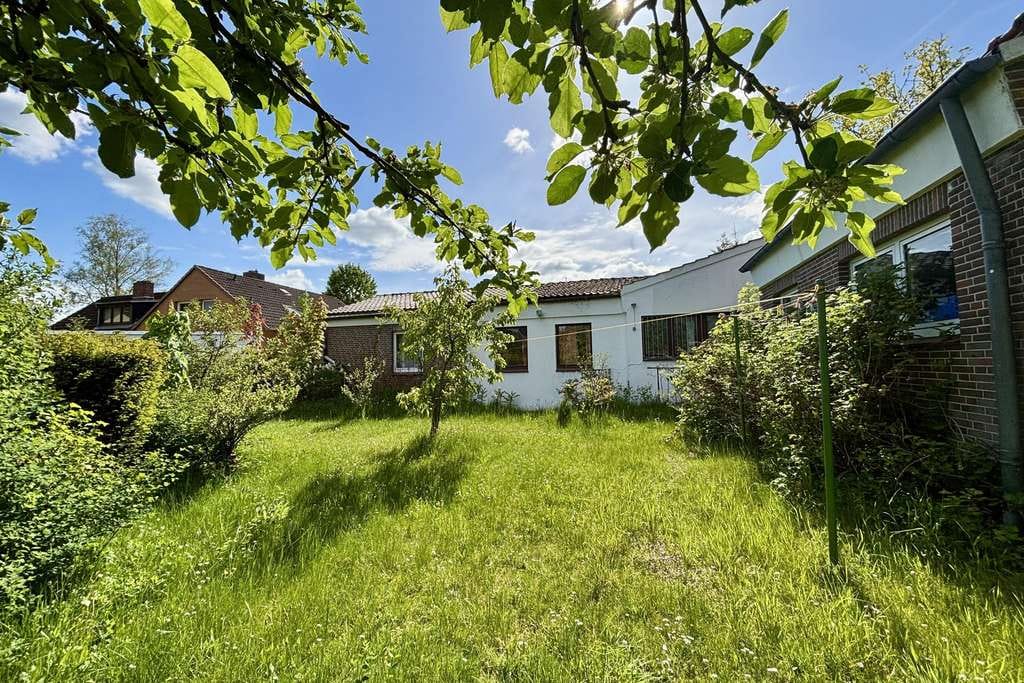 Immobilie in Lübeck - Handwerker aufgepasst! großzügiger Bungalow in Sankt Jürgen - Bild 3
