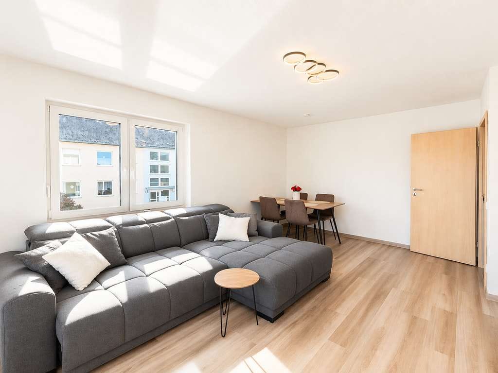 Immobilie in Altweidelbach - Moderne Wohnung in Simmern mit zwei Balkonen – einziehen oder investieren - Bild 1