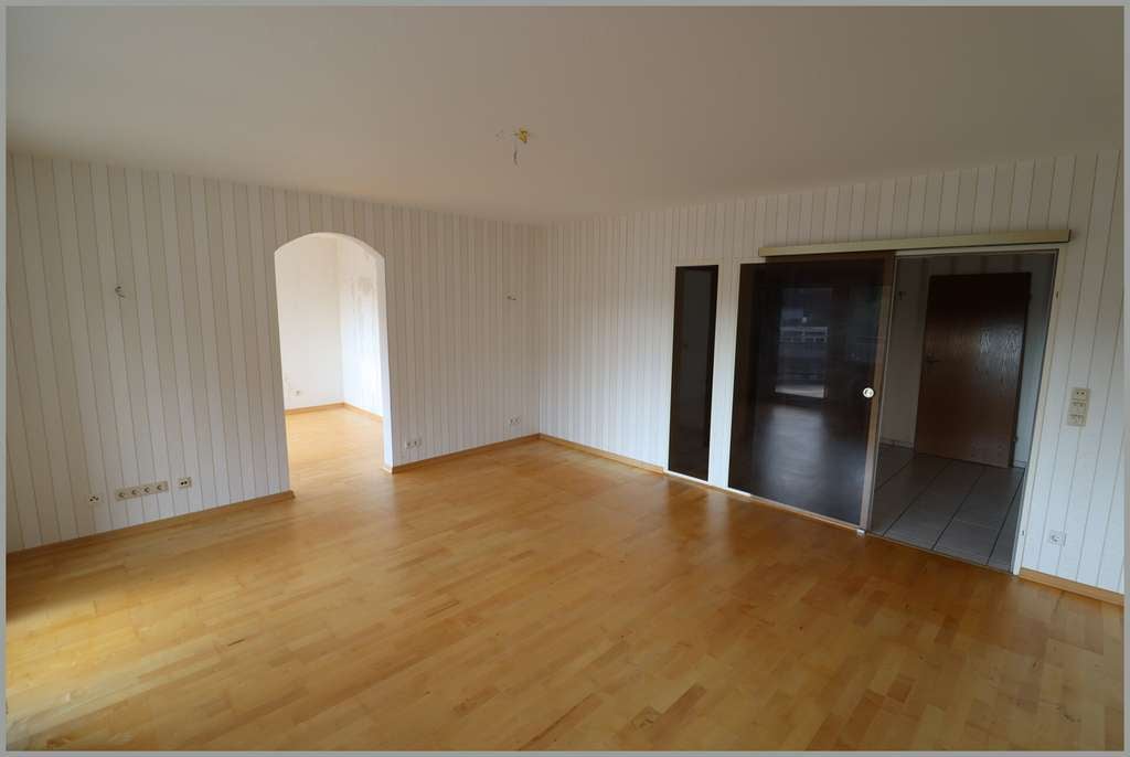 Immobilie in Bad Rothenfelde - freigestellte 4,5-Zimmer-Eigentumswohnung mit Balkon
und Tiefgarageneinstellplatz - Bild 1