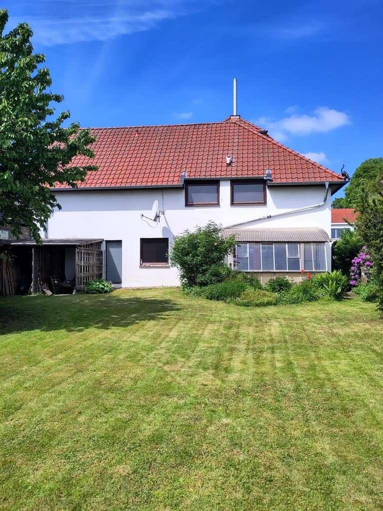 Immobilie in Wendeburg - Mehrgenerationenwohnen| Mehrfamilienhaus mit Traumgarten| Baugrundstück in Wendeburg - Bild 1