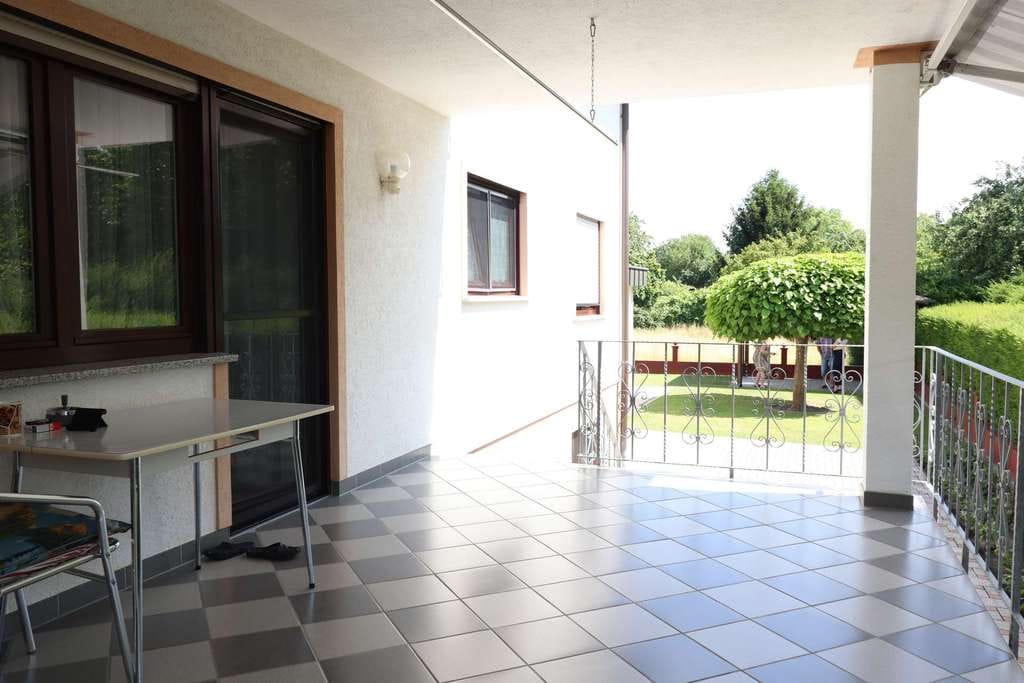 Immobilie in Rheinau - Ruhig gelegenes Mehrgenerationenhaus mit Garten und Vermietungsmöglichkeit - Bild 4