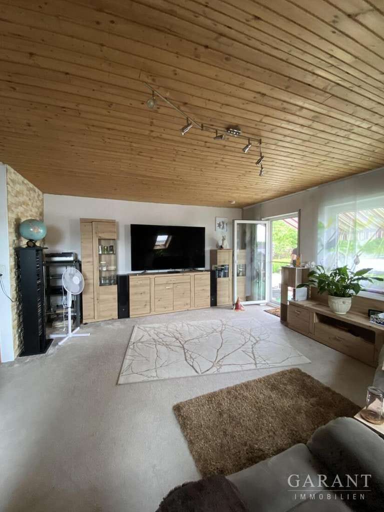Immobilie in Viereth-Trunstadt - Wohnen mit Mainblick - Gepflegtes Einfamilienhaus mit Ferienwohnungen, Pool & traumhaftem Garten - Bild 1