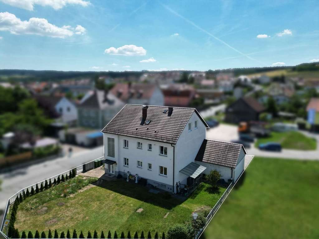 Immobilie in Wenzenbach - Top-Investment in Wenzenbach – gepflegtes Mehrfamilienhaus mit Potenzial! - Bild 0