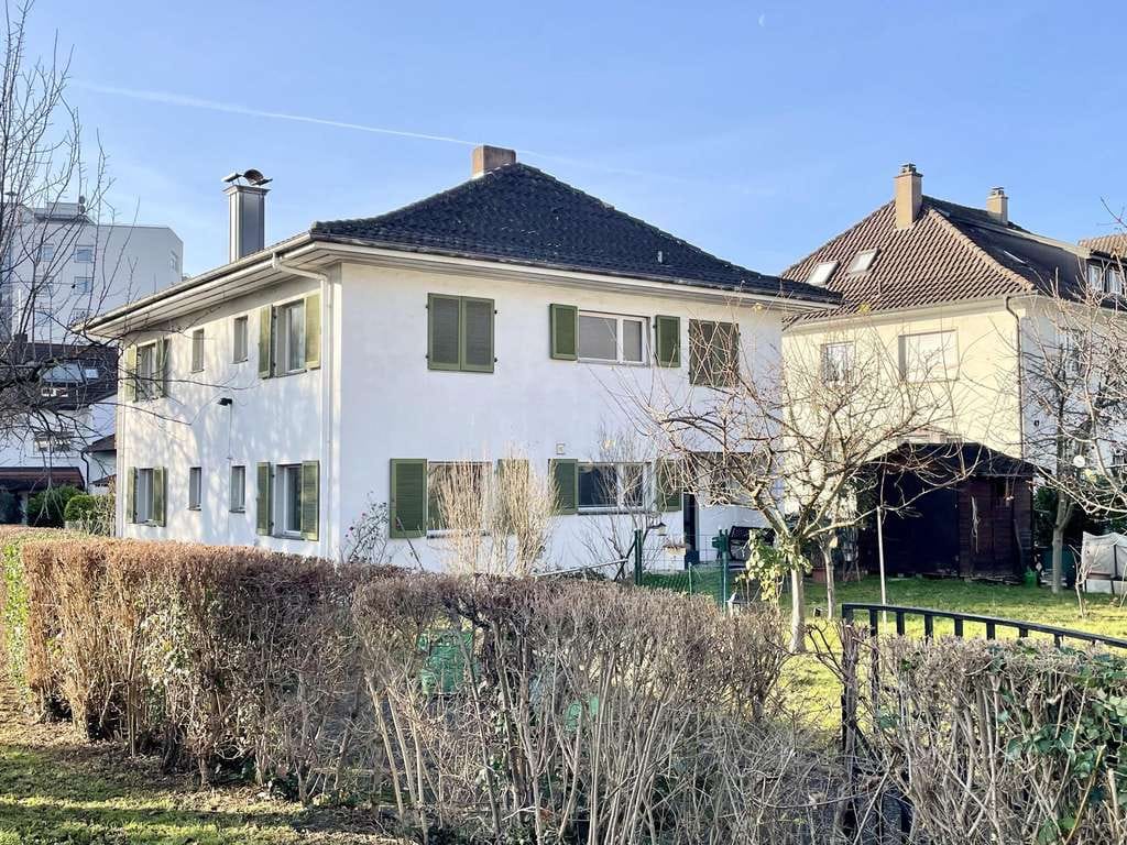 Immobilie in Grenzach-Wyhlen - Perfekt für die große Familie: Stadtvilla mit viel Potenzial in Grenzach-Wyhlen - Bild 0
