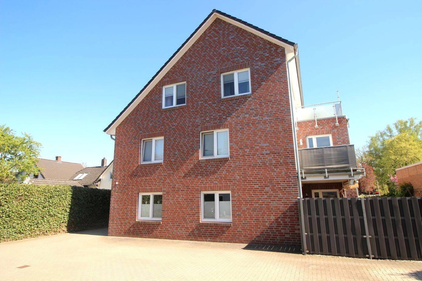 Immobilie in Hude (Oldenburg) - Mitten in Hude gelegene 3 ZKB mit Balkon  - Bild 1