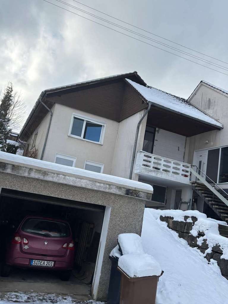 Immobilie in Hilchenbach - Günstiges Haus (als ETW) mit Ausbaureserve, Nähe Stadtmitte - Bild 0
