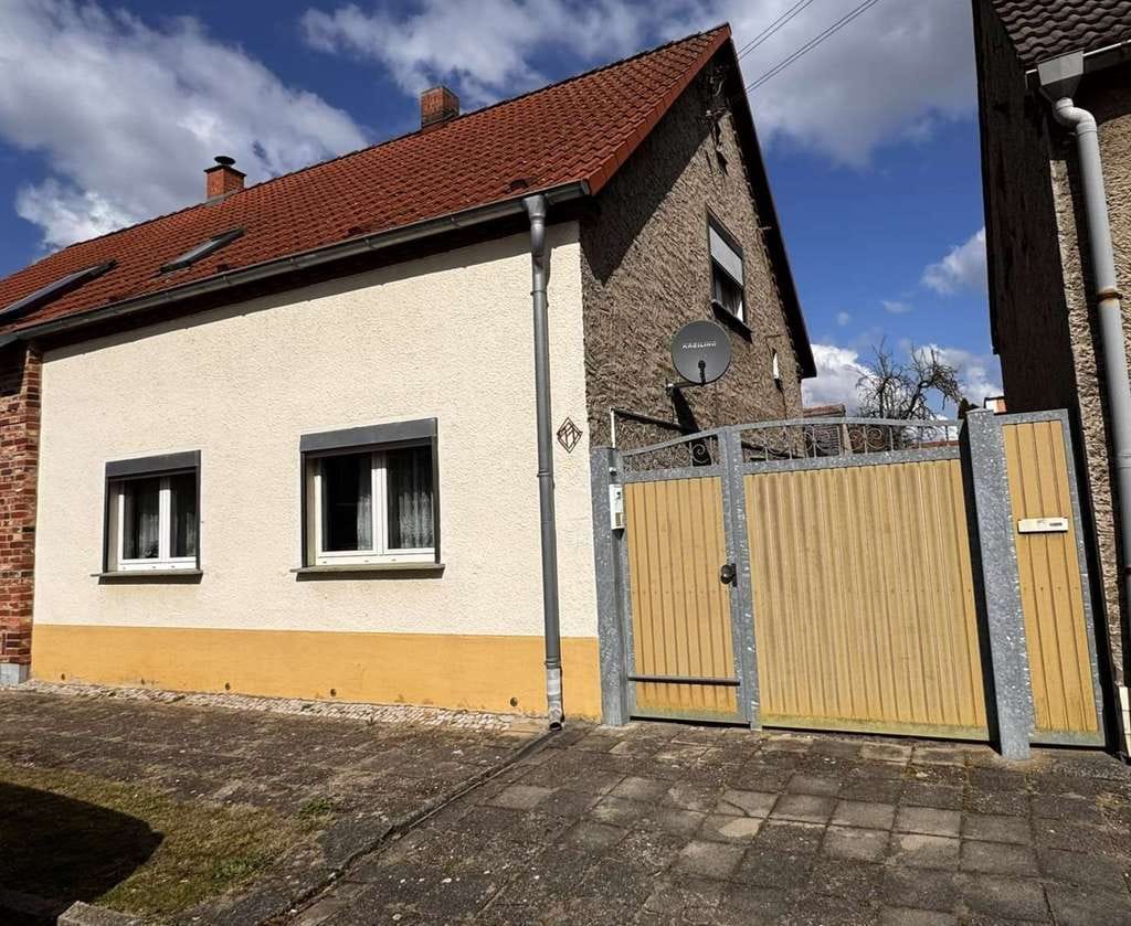 Immobilie in Tangerhütte - Aus Alt mach Dein Zuhause - Haus mit Auffahrt, Garage & Garten, nahe Autobahn - Bild 2