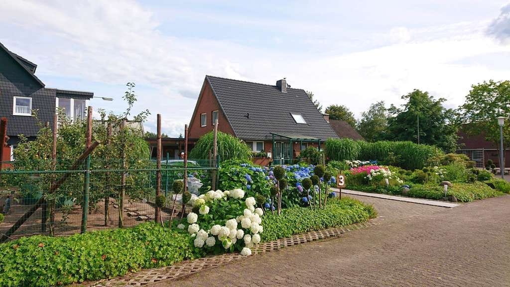 Immobilie in Oerel - 2 großzügige Mehrfamilienhäuser zum Preis von einem! Insgesamt 4 Wohnungen! - Bild 1