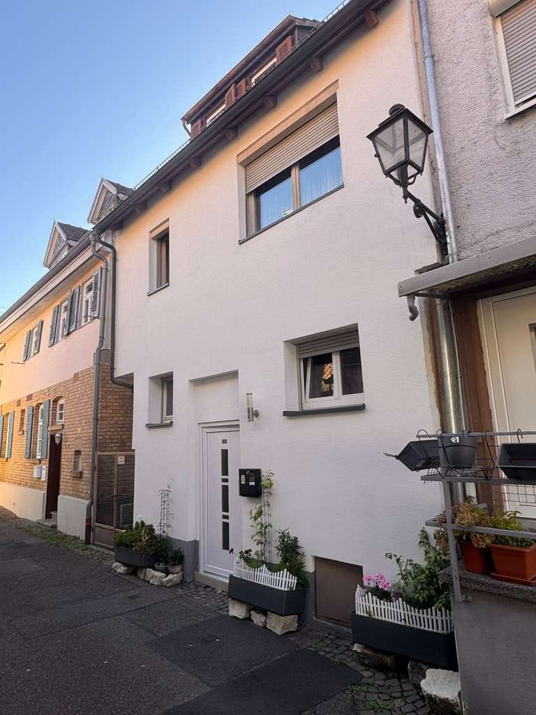 Immobilie in Brackenheim - Doppelhaushälfte mit sep. Gartengrundstück und Gartenhaus - Bild 0