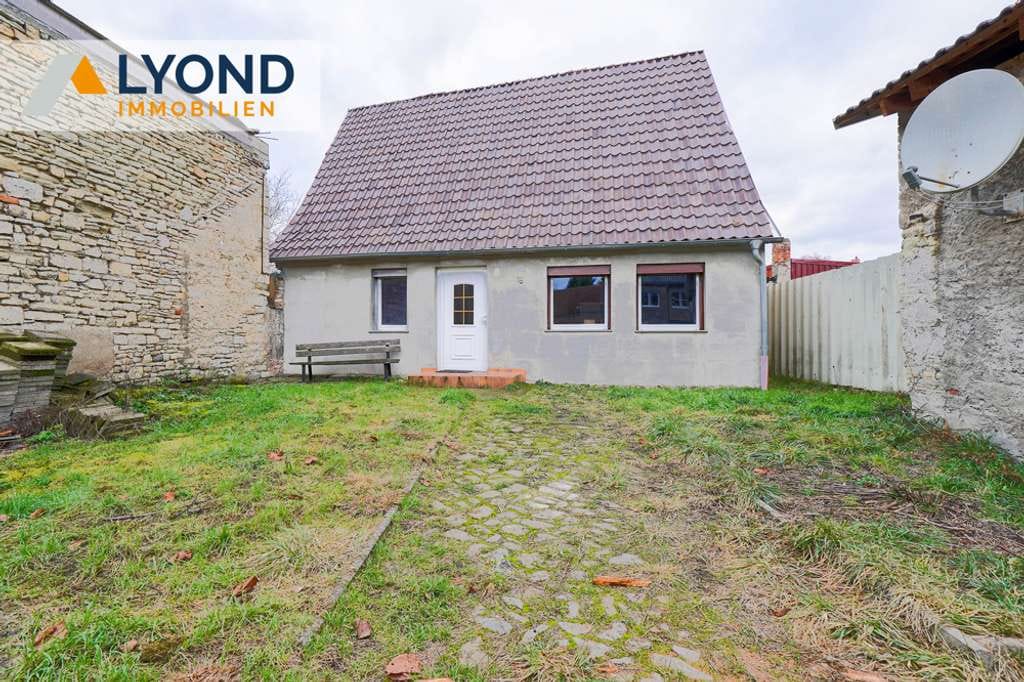 Immobilie in Bördeaue - Einfamilienhaus in Tarthun, Sanierungsobjekt mit Garten & Garage! - Bild 1
