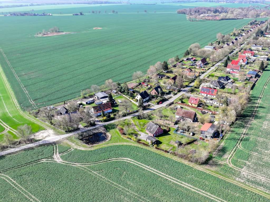 Immobilie in Klausdorf - Einfamilienhaus // Feldrandlage // Ca. 2 km bis zum Wasser // Großes Grundstück // 5 Zimmer - Bild 2