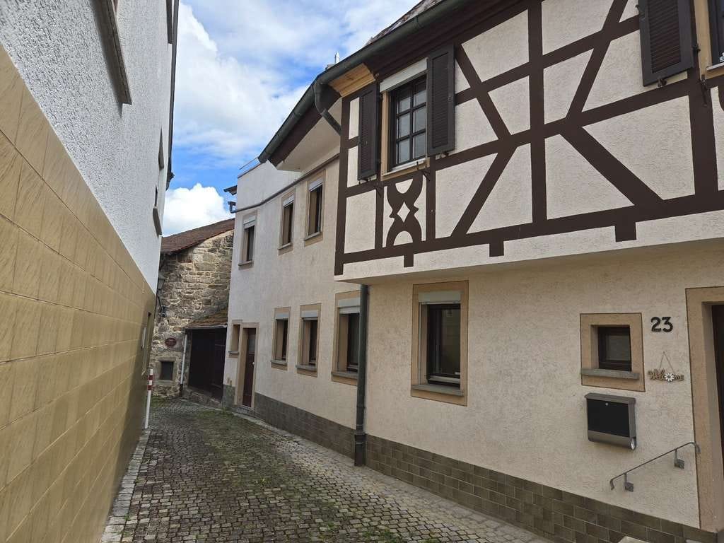 Immobilie in Eltmann - Modernisiertes und gemütliches Stadthaus (Wfl. 140 m²) in zentraler Lage von Eltmann! - Bild 2