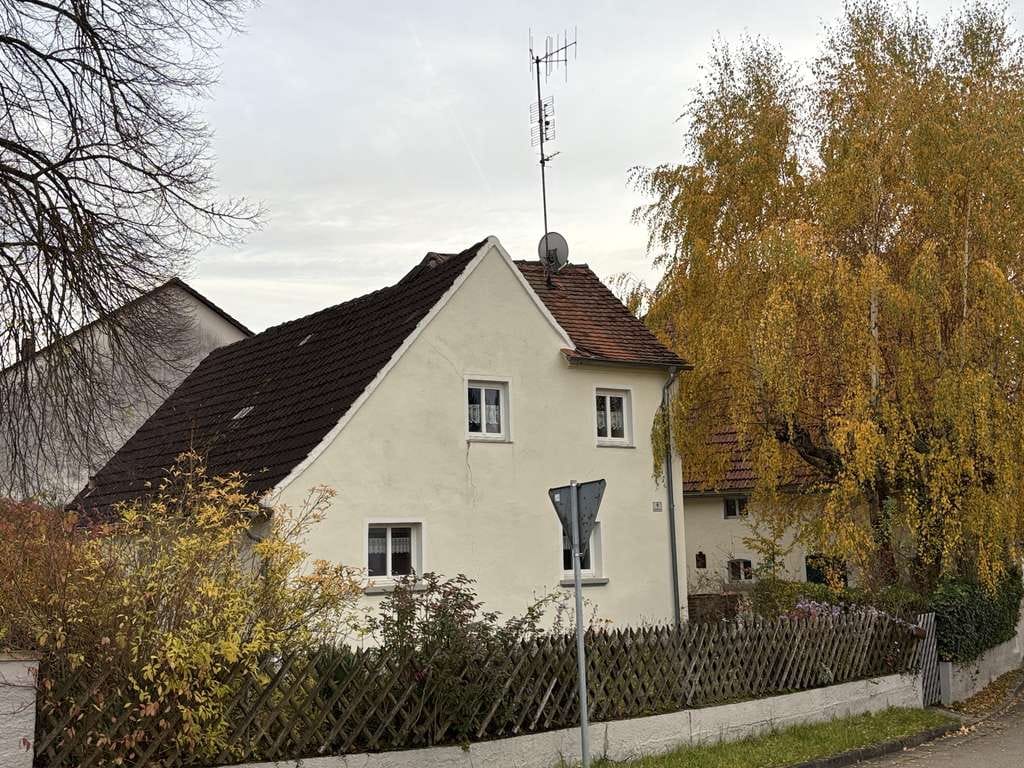 Immobilie in Westheim - Charmantes Einfamilienhaus in Westheim mit Werkstatt und Garage zu verkaufen

 - Bild 0
