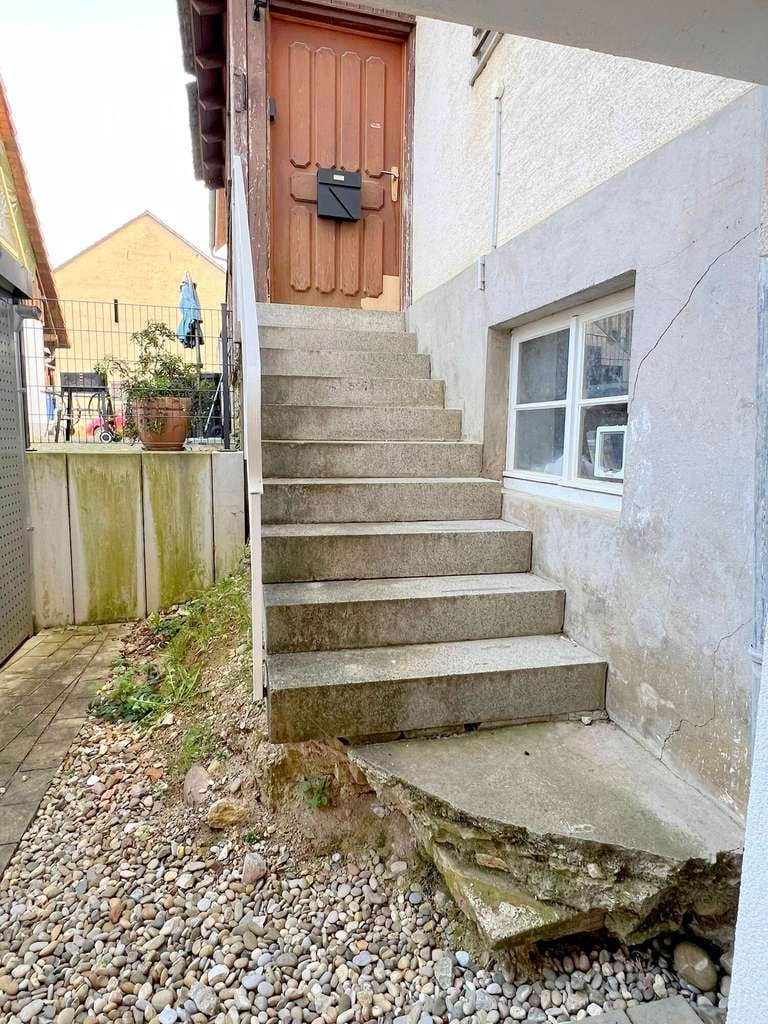Immobilie in Efringen-Kirchen - **Attraktive vielseitige Doppelhaushälfte in ruhiger Lage von Efringen-Kirchen** - Bild 2
