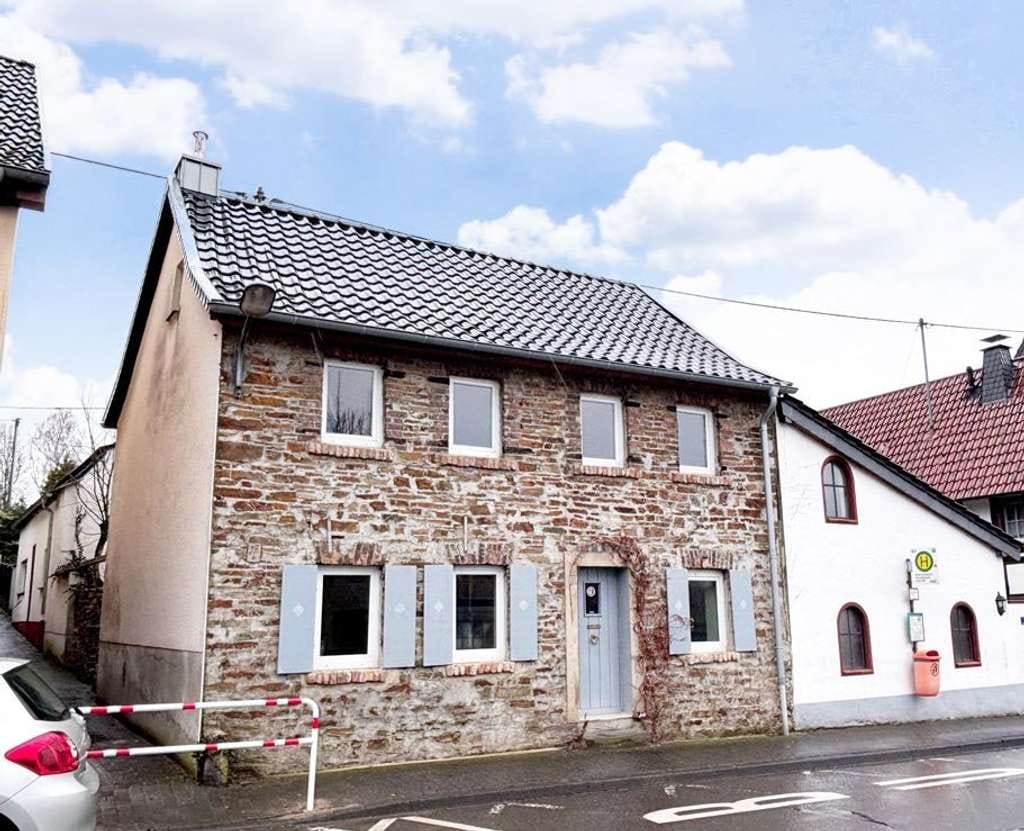 Immobilie in Rheinbreitbach - Charmantes Natursteinhaus mit historischem Flair und modernem Wohnkomfort in Rheinbreitbach - Bild 2
