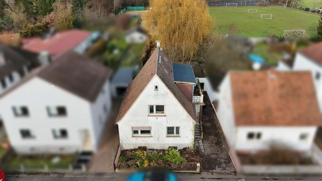 Immobilie in Nidda - Sanierungsobjekt mit großem Grundstück (816 qm) – für gekonnte Handwerker - Bild 0