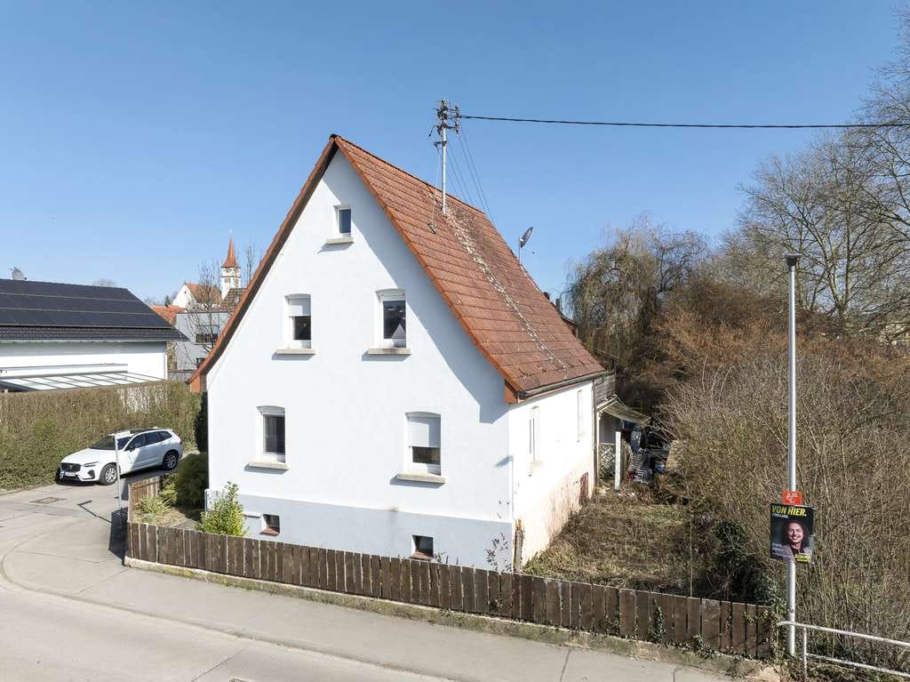 Immobilie in Ilsfeld - Starkes Entwicklungspotential | Einfamilienhaus mit genehmigter Neubauoption (4 WE) - Bild 0