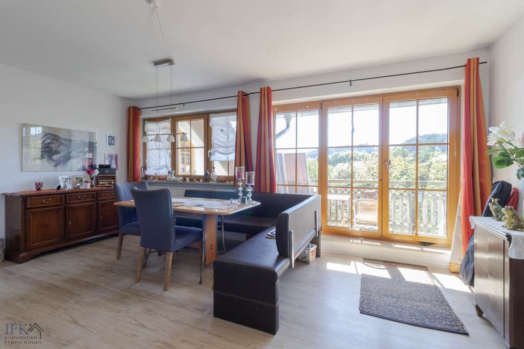 Immobilie in Peiting - Sofort bezugsfreie 3-Zimmer-Dachgeschoßwohnung mit Weitblick in Peiting! - Bild 2