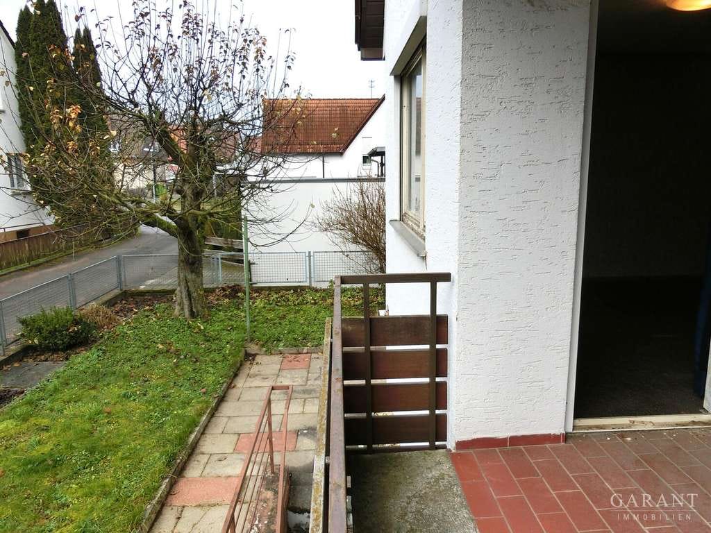 Immobilie in Kirchheim unter Teck - Freistehendes Ein-/Zweifamilienhaus mit Garage, Carport und Garten - Bild 4