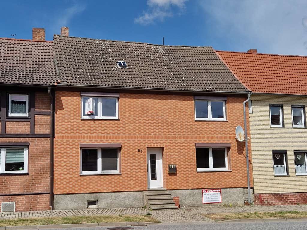 Immobilie in Gröningen - Einfamilienhaus mit Kamin und Doppelcarport in Schwanebeck - Bild 0