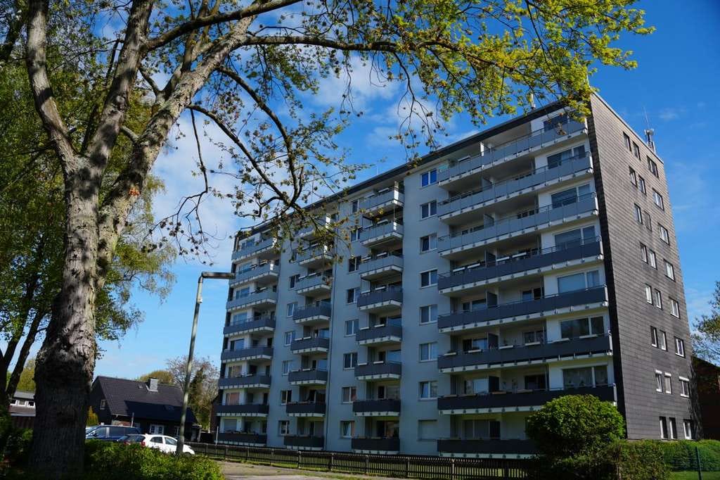 Immobilie in Voerde (Niederrhein) - Kernsanierte Wohnung mit Balkon in familienfreundlicher Lage - Bild 0