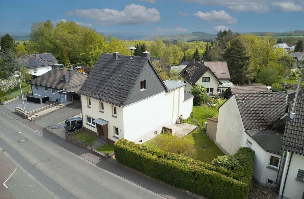 Immobilie in Linz am Rhein - Großes EFH mit Einliegerwohnung & Bebauungspotenzial in zweiter Reihe · Vettelschoß - Bild 0
