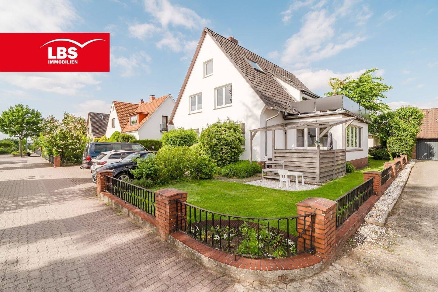 Immobilie in Neu Wulmstorf - Großzügiges Zweifamilienhaus mit modernem Wohnkomfort - Bild 0