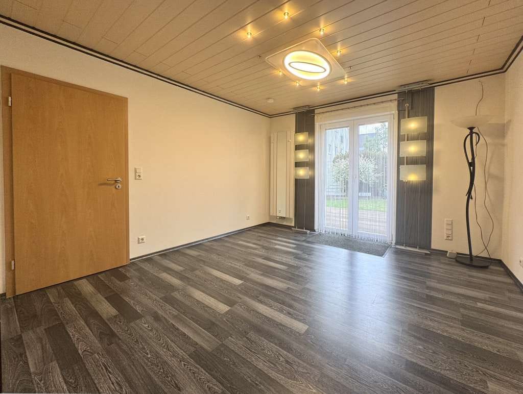Immobilie in Niederkassel - Viel Raum für Ideen – Modernisiertes Zweifamilienhaus mit großzügigem Grundstück - Bild 4