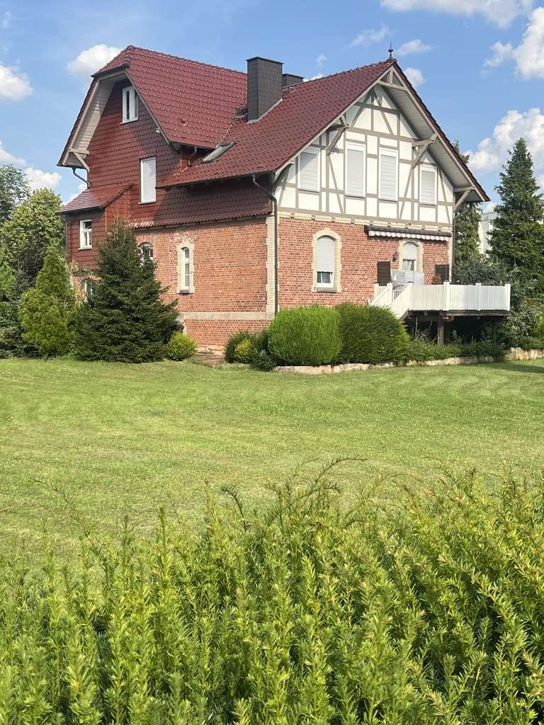 Immobilie in Rotenburg an der Fulda - Zentrales Zweifamilienhaus mit Grün von Privat - Bild 0
