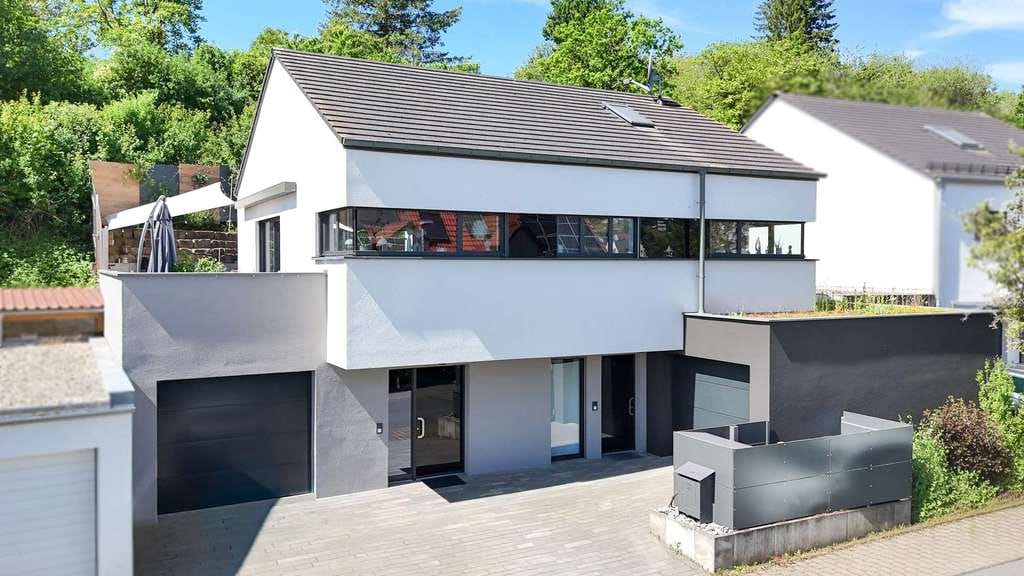 Immobilie in Güntersleben - Hochwertiges Architektenhaus - Handwerkskunst und moderne Technik in sonniger Lage - Bild 1