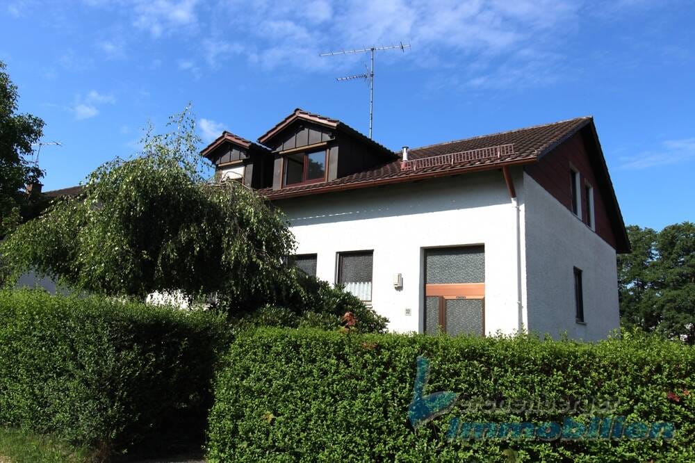 Immobilie in Roßbach - *** Gepflegtes Zweifamilienhaus mit Garten in  Roßbach*** - Bild 1