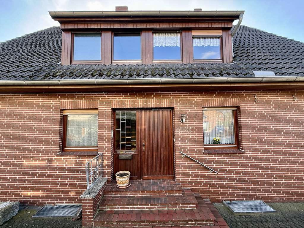 Immobilie in Hude (Oldenburg) - Zweifamilienhaus mit großem Grundstück und viel Nutzfläche - Bild 2