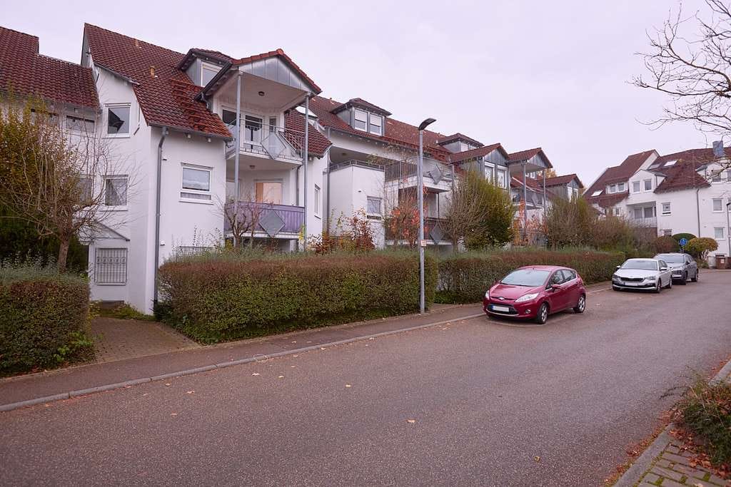 Immobilie in Welzheim - Charmante 2-Zimmer Maisonette-Wohnung in ruhiger Lage mit Balkon und Tiefgaragenstellplatz - Bild 1