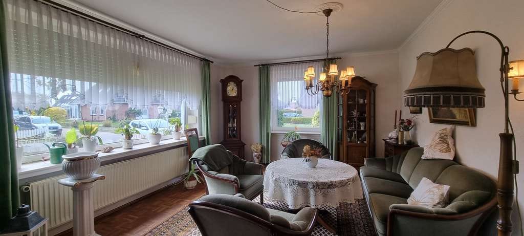 Immobilie in Bad Zwischenahn - Großes Einfamilienhaus mit Einliegerwohnung auf ca. 181 m² in bester Lage von Petersfehn I - Bild 4