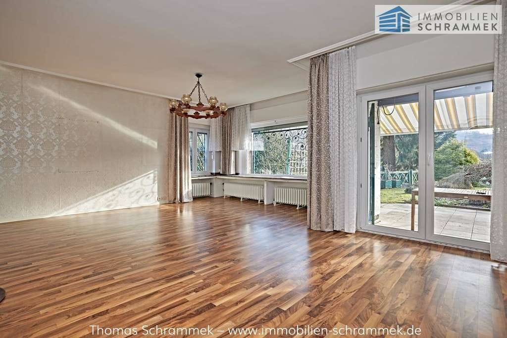 Immobilie in Hemer - ZWISCHEN ISERLOHN UND HEMER – EINDRUCKSVOLLES EINFAMILIENHAUS MIT IMPOSANTEM GRUNDSTÜCK UND GARAGE - Bild 2