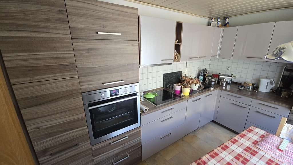 Immobilie in Oelsnitz/Erzgeb. - Großzügiges Einfamilienhaus mit ca. 160 m² Wohnfläche, zwei Garagen und vielseitigen Nutzungsmöglich - Bild 3