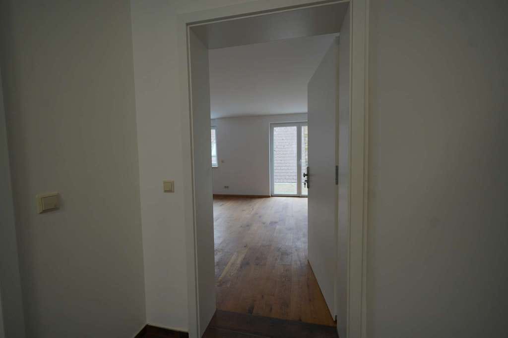 Immobilie in Ehrenkirchen - Hochwertig sanierte 2-Zimmer-Erdgeschosswohnung mit Terrasse - Bild 0