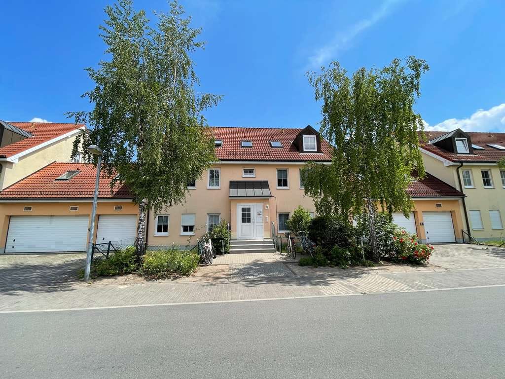 Immobilie in Leegebruch - vermietete 3-Zi. OG-Wohnung mit Balkon und Garagenstellplatz - Bild 1