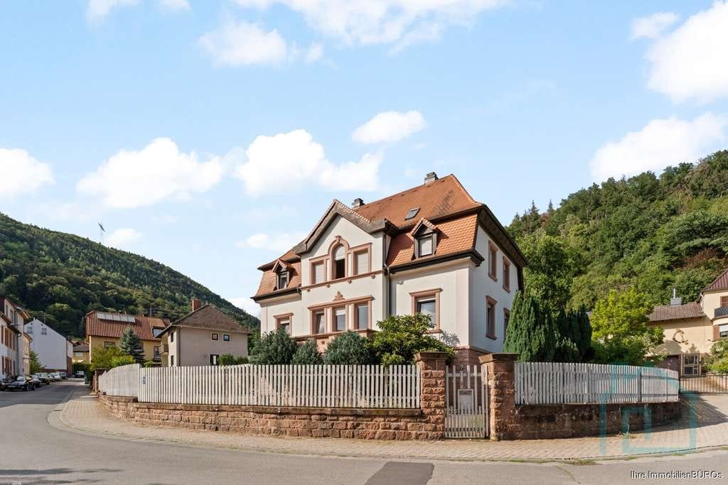Immobilie in Lambrecht - Großzügige Fabrikantenvilla aus dem Jahr 1926 - Ein Zuhause mit Geschichte und Potenzial - Bild 0