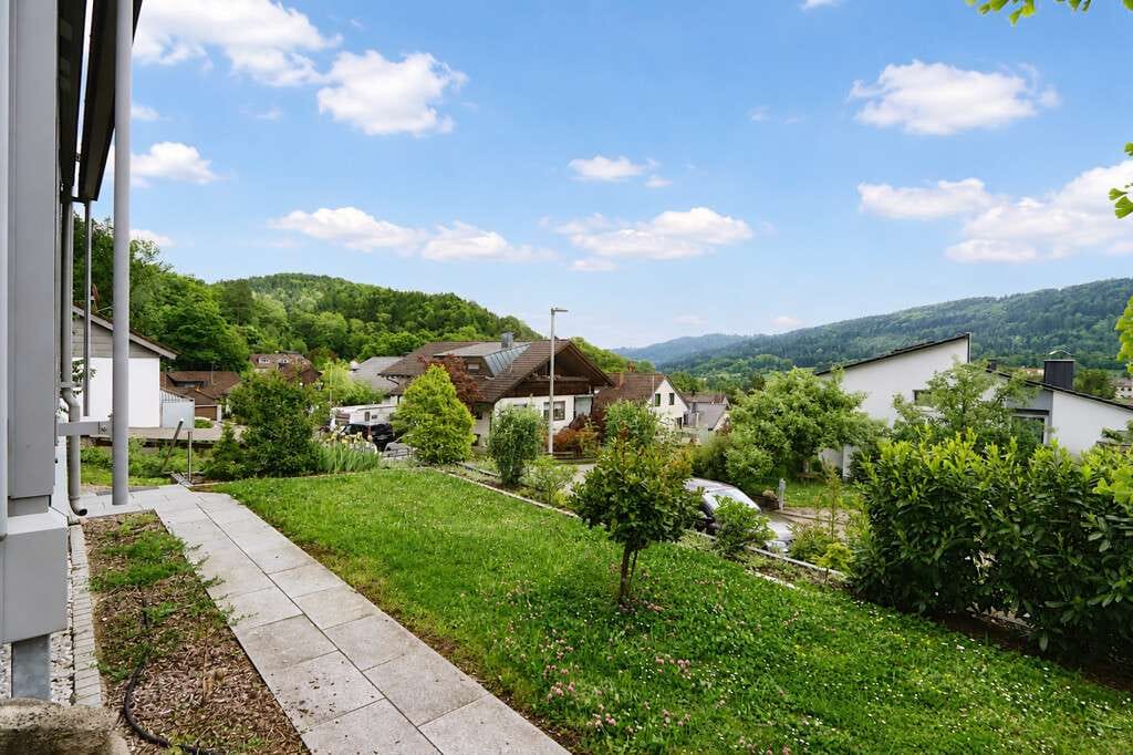 Immobilie in Sulzbach an der Murr - Familienglück in Halbhöhenlage! 5,5-Zi.-EFH mit Garten, Wintergarten, Carport & Garage in Sulzbach! - Bild 3