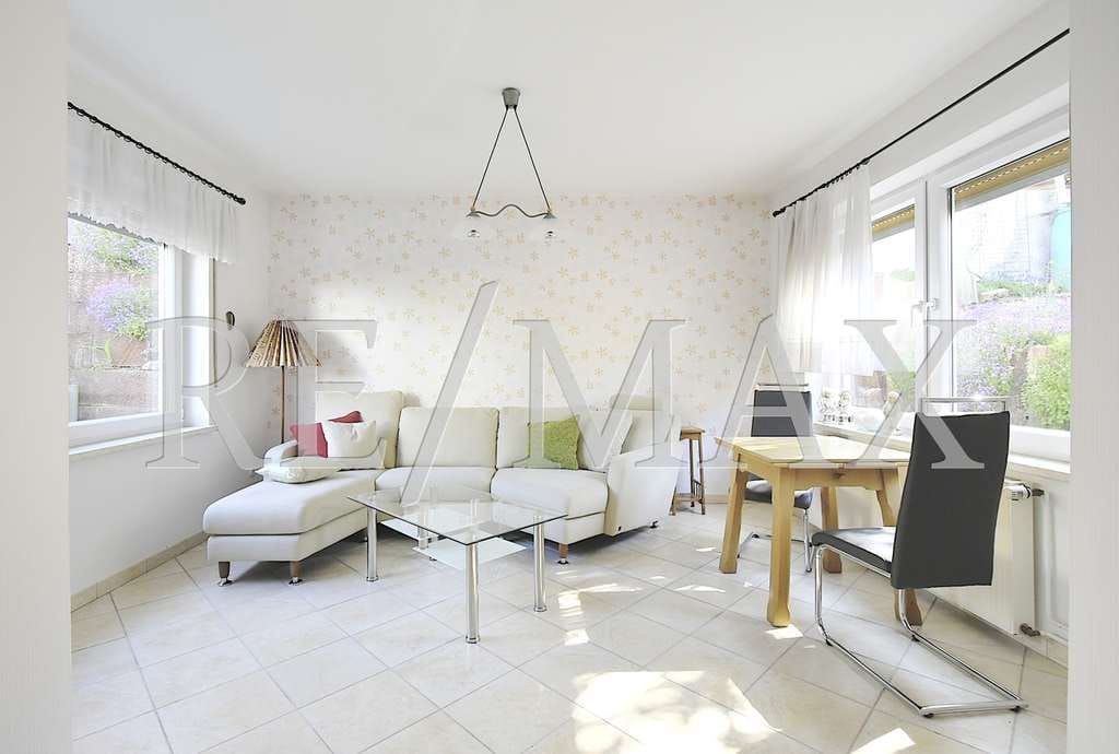 Immobilie in Hahnstätten - Ein Zuhause:
Ein- / Zweifamilienhaus mit Garage, überdachter Terrasse und schönem, ruhigen Garten - Bild 4
