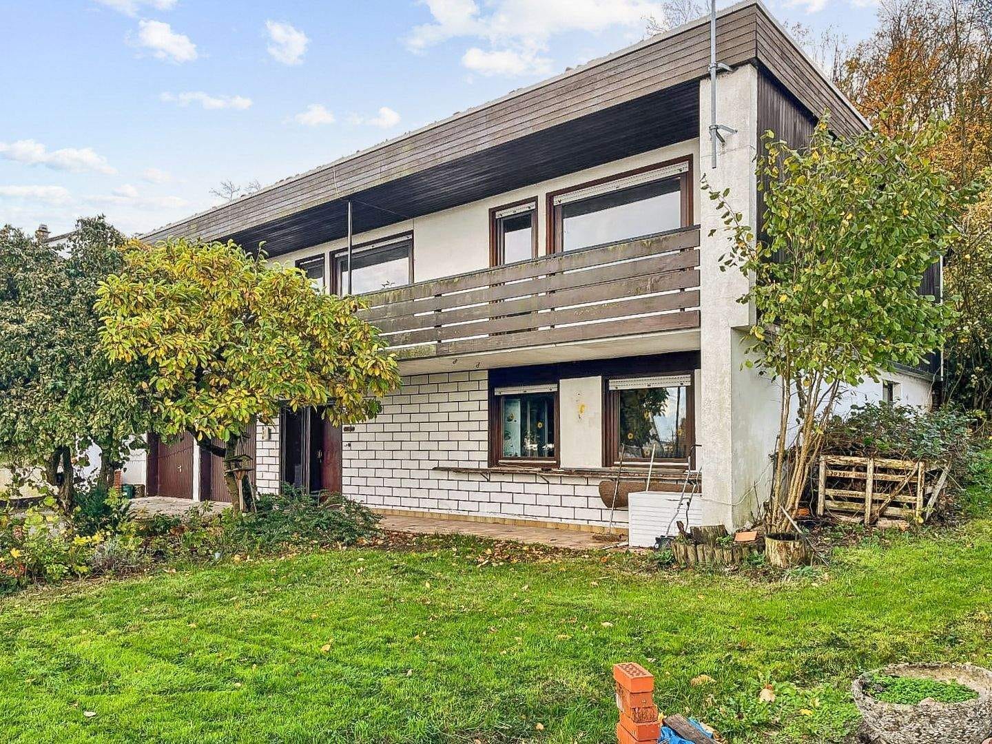 Immobilie in Eime - Geräumiges Einfamilienhaus in einzigartiger Hanglage mit großem Grundstück und Doppelgarage in Eime - Bild 1