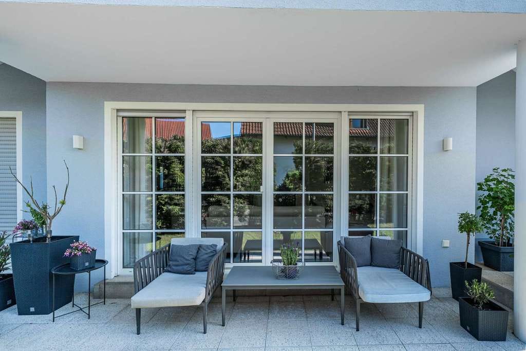 Immobilie in Veitsbronn - Jetzt einziehen! Modernes Zweifamilienhaus mit viel Platz und schönem Garten in Veitsbronn - Bild 2