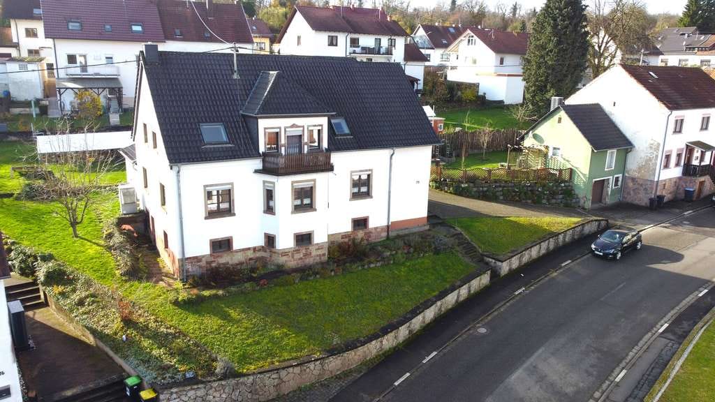 Immobilie in Mandelbachtal - Modernisiertes Ein-/Zweifamilienhaus mit besonderen Vorzügen - Bild 0